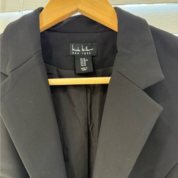 Nicole Miller Elegant Black Blazer - Picture 2 of 4